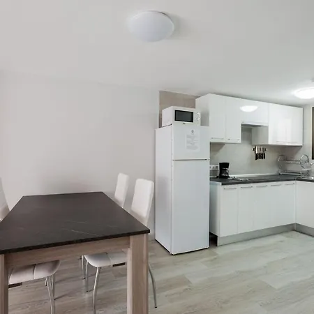 Parque Santiago Ii, Americas 公寓 *